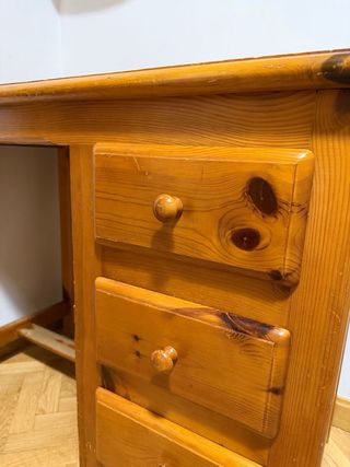 Mesa de escritorio de madera