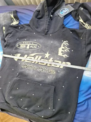 Sudadera Hellstar Negra con Estrellas