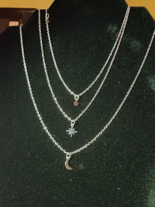 Collana multistrato con ciondoli