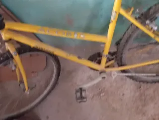 Bicicleta de Montaña Amarilla