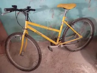 Bicicleta de Montaña Amarilla