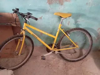 Bicicleta de Montaña Amarilla