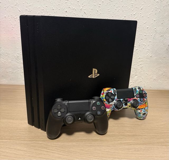 Consola PS4  1TB + 2 Mandos + 3 Juegos