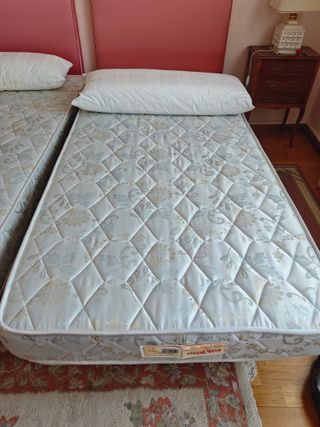 Juego de 2 camas individuales con cabeceros