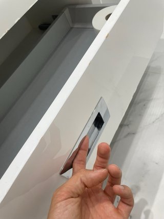 Mueble de baño con lavabo y espejo