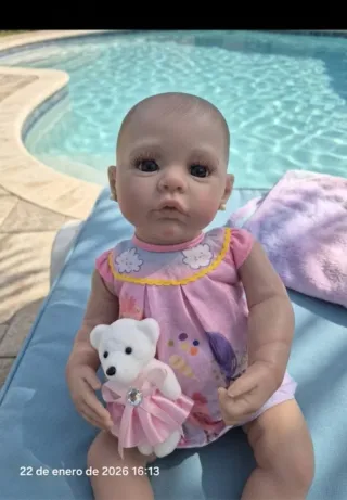 Bebé Reborn realista con osito