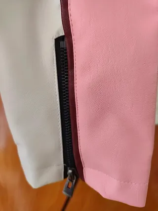 Cazadora Polipiel Ferrari Rosa y Blanca