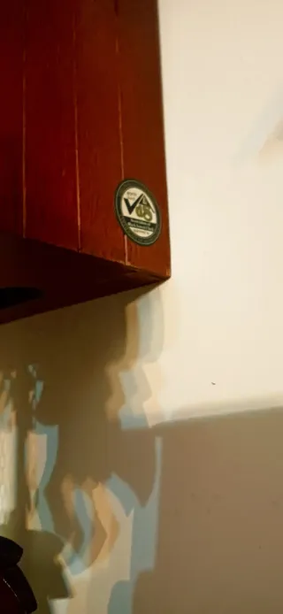 Orologio a cucù in legno intagliato