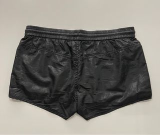 Pantalón corto deportivo