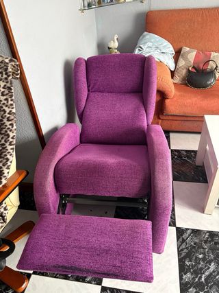Sillón reclinable morado de tela