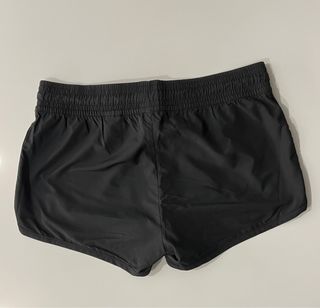 Pantalón corto deportivo