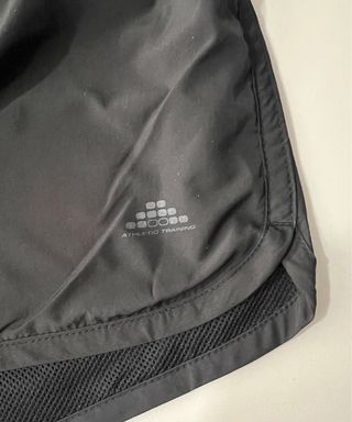 Pantalón corto deportivo