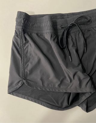 Pantalón corto deportivo