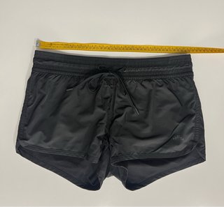 Pantalón corto deportivo