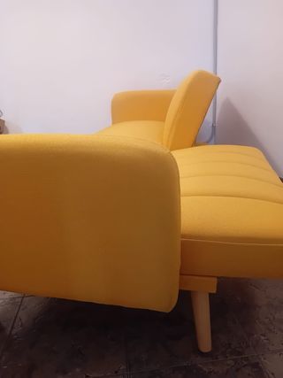 Sofá cama nuevo.