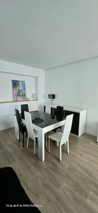 Conjunto comedor mesa, 6 sillas y aparador.