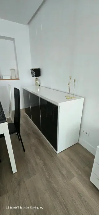 Conjunto comedor mesa, 6 sillas y aparador.