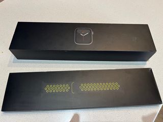 Apple Watch Series 5 Nike 44mm Negro/Amarillo