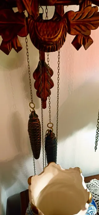 Orologio a cucù in legno con cervo