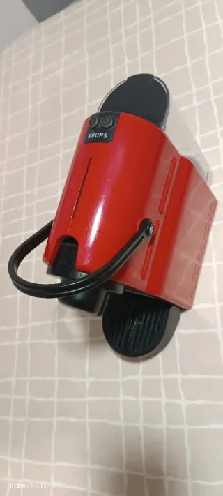 Cafetera Nespresso Krups Roja