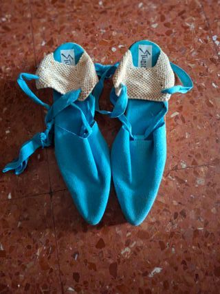 Bata de lunares azul y blanco