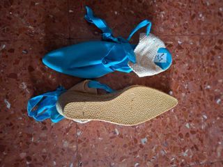 Bata de lunares azul y blanco