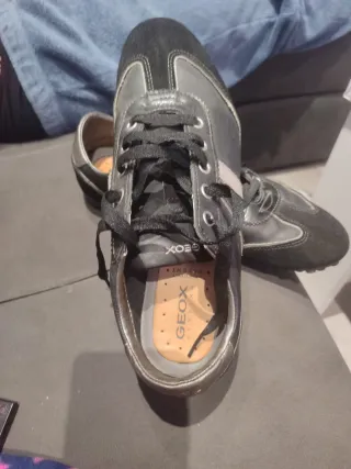 Zapatillas Geox Negras y Plateadas