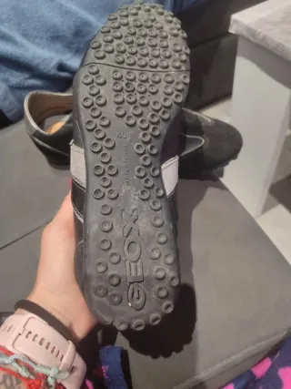 Zapatillas Geox Negras y Plateadas