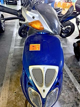 Piaggio 49cc Scooter Azul y Plata