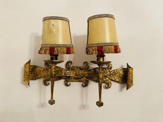 Aplique antiguo dorado con pantallas