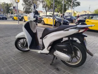 Honda SH 125i (1 año de garantía)