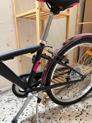 Bicicleta niña con cesta y porta botellas