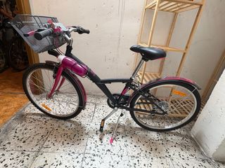Bicicleta niña con cesta y porta botellas