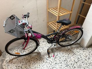 Bicicleta niña con cesta y porta botellas