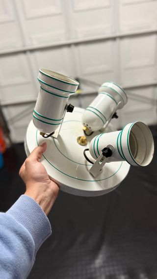 Lámpara de techo blanca y verde