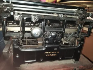 Máquina de escribir Hispano Olivetti M.40