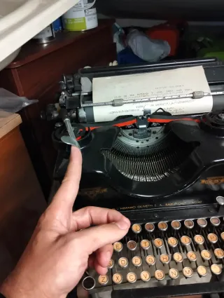 Máquina de escribir Hispano Olivetti M.40