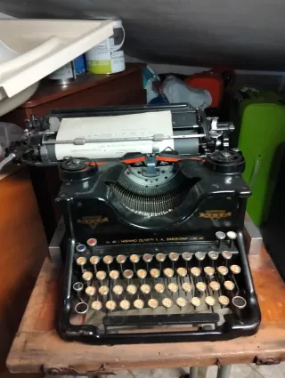 Máquina de escribir Hispano Olivetti M.40