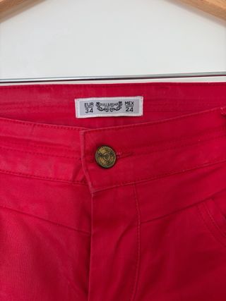 Pantalones rojos de Pull&Bear