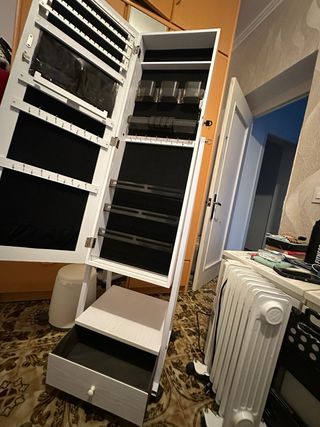 Specchio a figura intera con organizer per gioielli