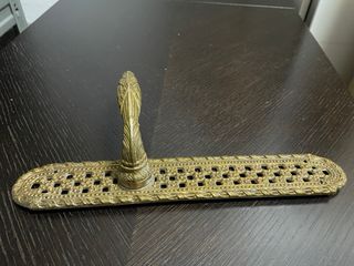 Manillas de puerta de época con placa