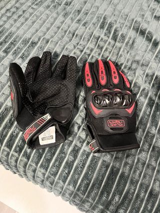 Guantes de moto negros y rojos