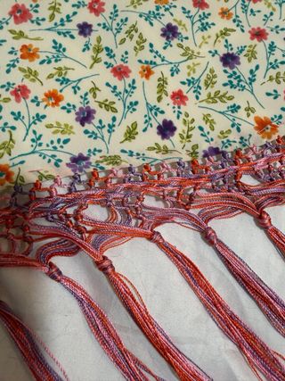 Manton en crespon flecado en cantillana a mano