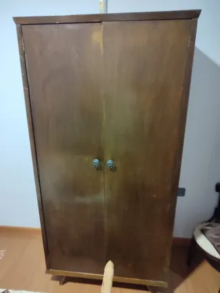Cama, cómoda, mesita de noche sofás, etc