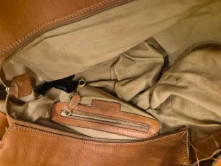 Bolso de piel marrón