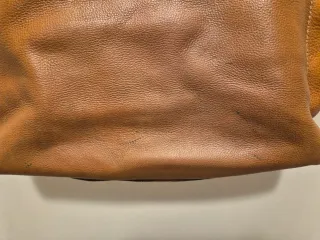 Bolso de piel marrón