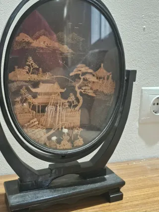 Antiguo diorama chino con espejo