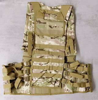 Split front chest rig multicam