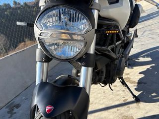 Ducati Monster 696 Blanca