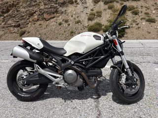 Ducati Monster 696 Blanca 2011